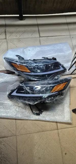 Fitilar Kai ta Toyota Camry (2012, 3-Touch)