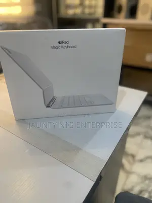 Apple Magic Keyboard para 11" iPad Air M4 (Farin Kaya)
