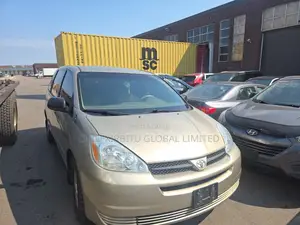 Toyota Sienna 2005 Zinariya