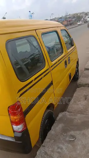 Suzuki APV Minibus 2010 Mai Launi Yellow