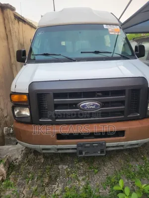 Ford E250 2010 Fari
