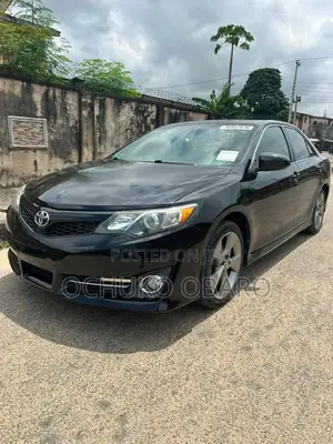 Toyota Camry SE V6 2012 Baƙi
