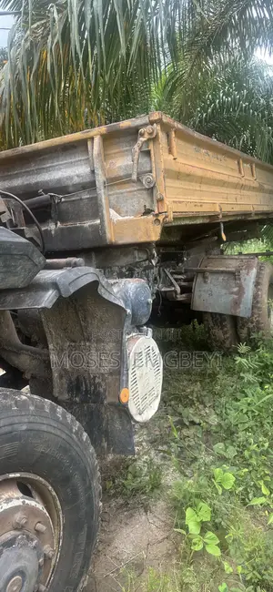 MAN Tipper Truck Mai Tayar Shida
