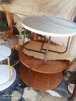 Kujerar Tsakiya Mai Zagaye Tare da Kujeru masu Ninka (Marble Fari/Itace)