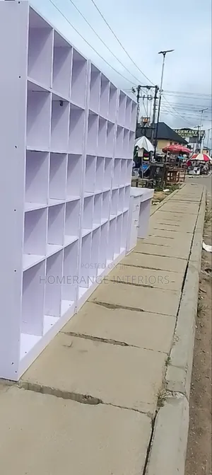 Sabbin Fararen Shelving Units (Saitin 3)
