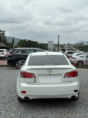 Lexus IS 250 2011 Fari