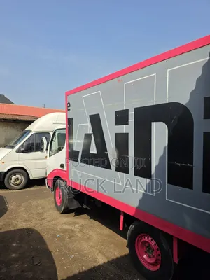 Toyota Dyna Truck (Container Body) 2RZ Engine
