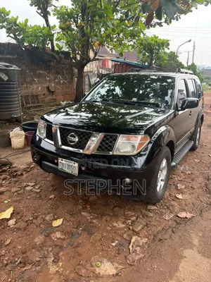 Nissan Pathfinder 2005 Baƙar