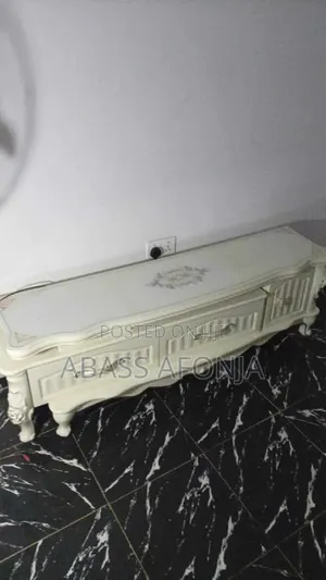 Royal TV Console Mai Leda - Fari Marble & Gilashi