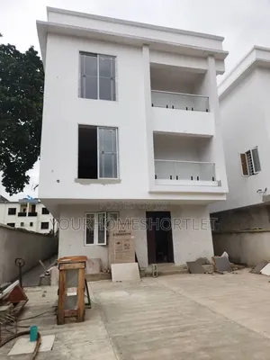 6 Bedroom Fully Detached Duplex tare da 2 Lounges a Ikeja GRA