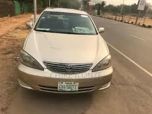 Toyota Camry 2004 Gold