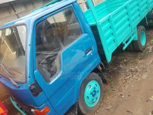 Toyota Dyna 200 Jirgin Kasa - Tayoyi 6, Injin Mai Na Injekta