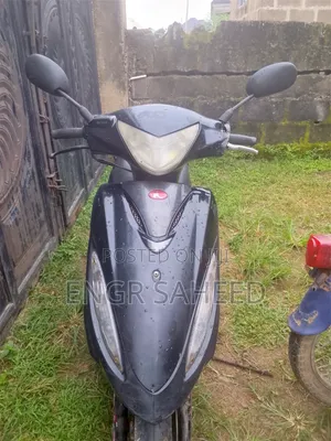 Kymco Agility 125 Scooter (2005)