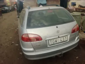Toyota Avensis Wagon 2003 - Wacce Aka Yi Amfani Da Ita A Ƙasashen Waje