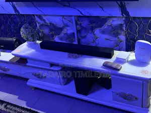 Royal TV Shelf - Fari Gilashi Mai Aljihu