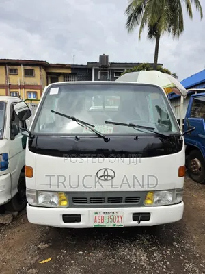 Toyota Dyna 100 Sabuwar Samfura Truck