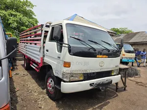 Toyota Dyna 400 3-Wiper Jirgin Fetur