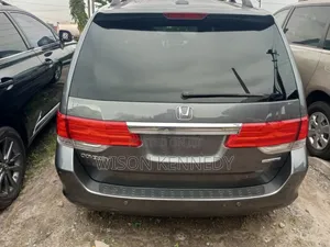 Honda Odyssey Touring 2010 Pearl