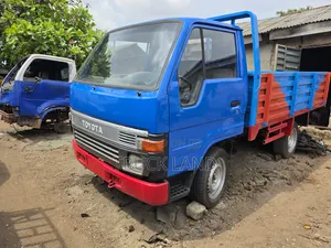 Toyota Dyna 100 (2000) - 3 Ton Jirgin Mai