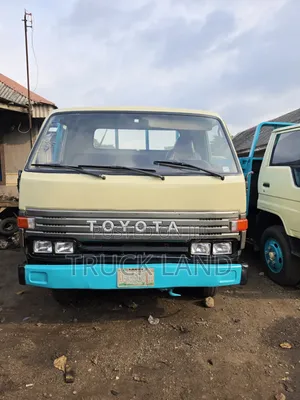 Toyota Dyna 300 Jirgin Man Fetur (2000)