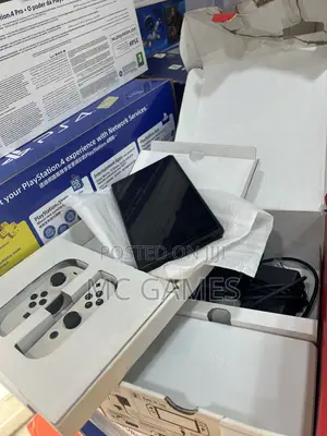 Nintendo Switch OLED - Akwatin Bude