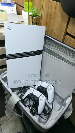 PS5 Pro Console + 2 Controllers, Jakka & 2 Wasanni