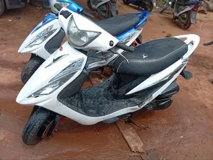 Kymco Agility 125 Scooter 2024 Fari