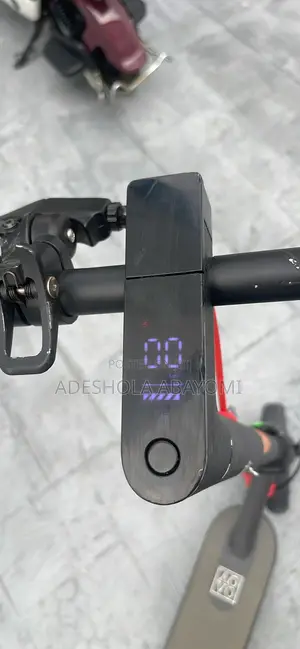Scooter Mai Ƙunshi Mai Ƙarfin Wuta 2025 Grey