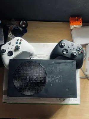 Xbox Series S 1TB Tare Da Pad Biyu Na Asali