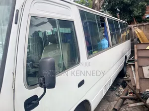 Toyota Coaster Bus 2005 Fari