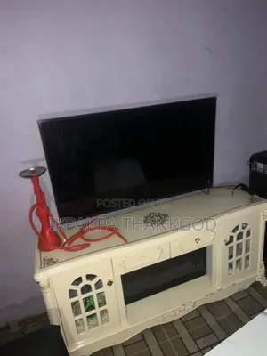 Royal TV Stand tare da Wuta - An Riga An Yi Amfani Da Shi