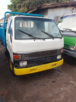 Toyota Dyna 100 3Y Petrol Truck with Bucket