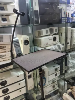 Mai Girma Stand na Tripod ɗaya don Laptop & Projector