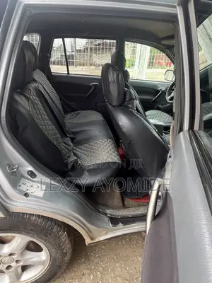 Toyota RAV4 Base FWD 2001 Fari