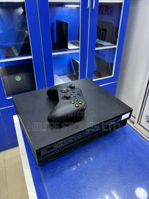 Xbox One X 1TB da Aka Yi Amfani Da Shi tare da Controller