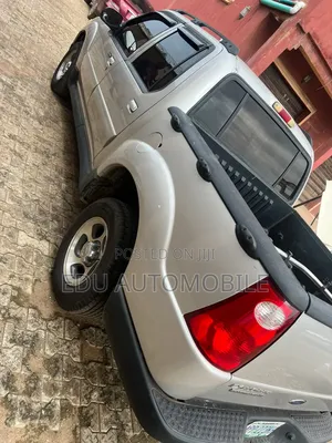 Ford Explorer 2004 Silver
