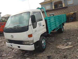 Toyota Dyna 400 (1999) - Mai Amfani da Man Fetur, Manual
