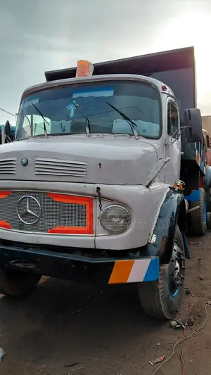 Mercedes-Benz 1513 Tipper Truck
