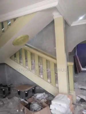 Gida don haya a Estate mai kyau a Pakuro Mowe