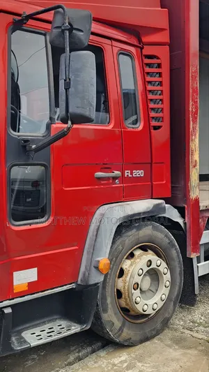 Tsohon Jirgin Volvo FL220 Mai Tarpaulin Mai Tsabta Daga Ƙasashen Waje