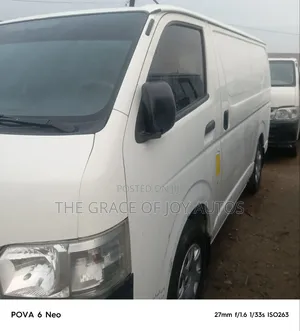 Toyota HiAce 2015 Fari