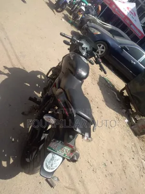 Bajaj Pulsar 220 F 2025 Baki