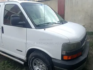 Chevrolet 3500 Bus 2008 White