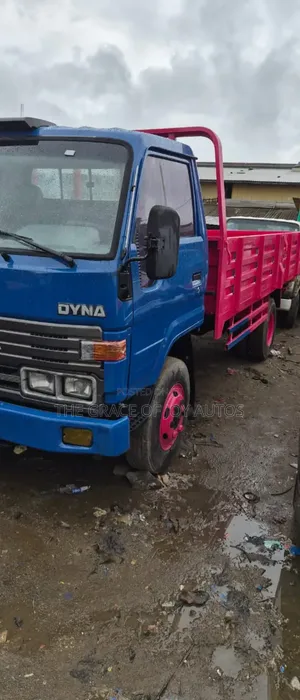 Toyota Dyna Mini Truck 2004 Blue