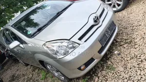 Toyota Corolla Verso 2010 Silver