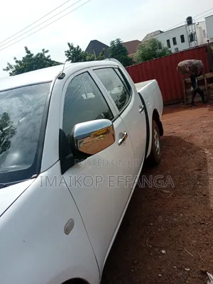 Mitsubishi L200 2012 Fari