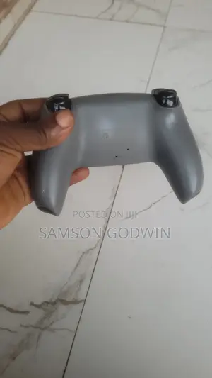 PlayStation 5 DualSense Controller