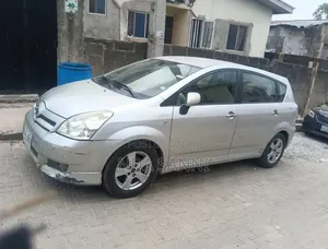 Toyota Verso 2009 Silver