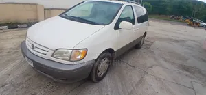Toyota Sienna XLE 2003 Fari