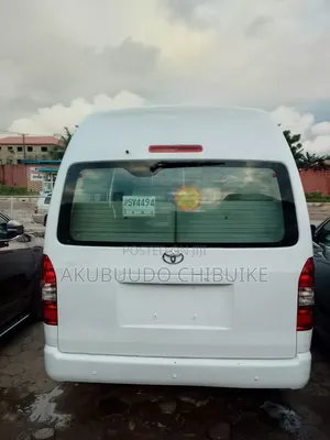Toyota HiAce 2014 Fari
